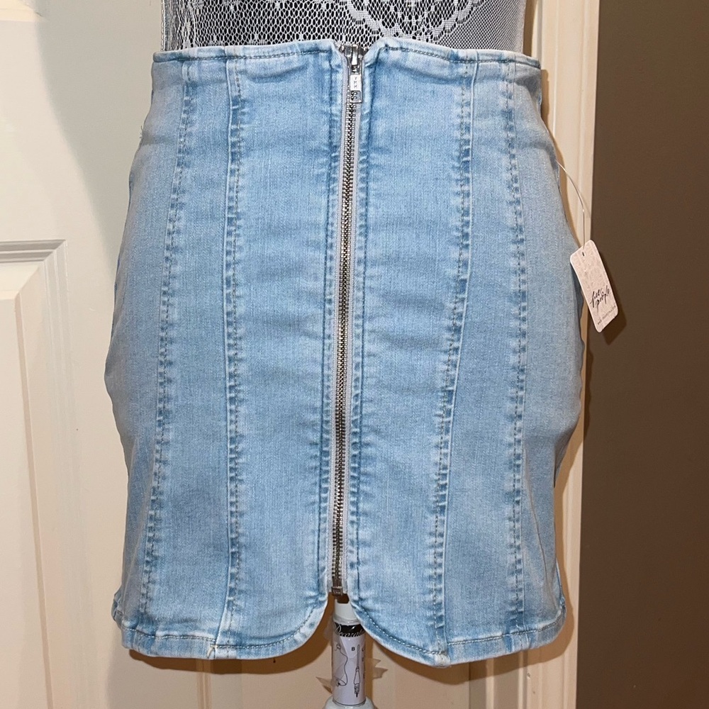 Free people jean modern femme skirt, size 2